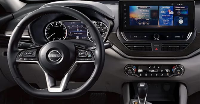 Interior del Nissan Versa 2023